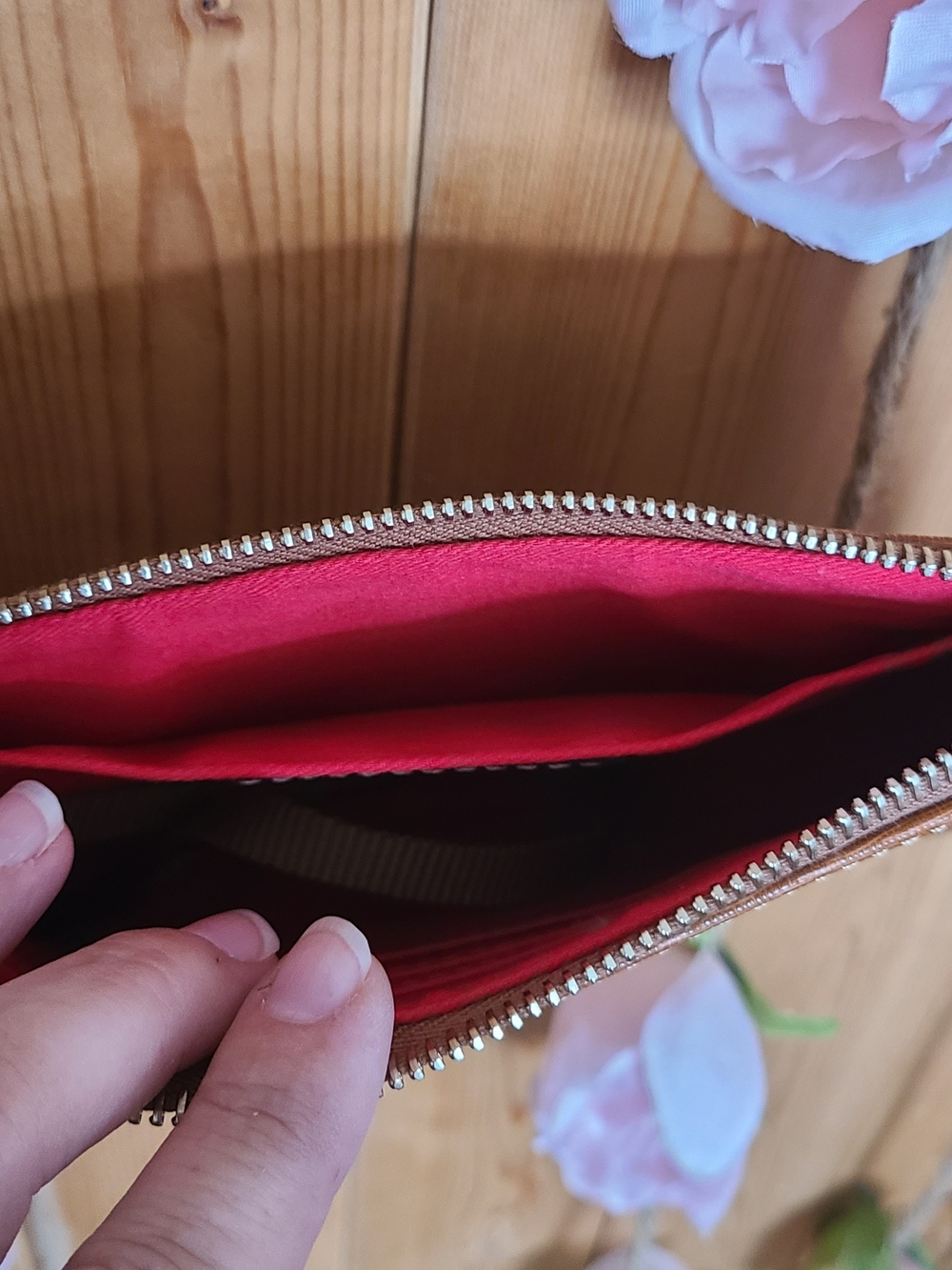 Small Dooney & Bourke Tan Bag - Picture 4 of 4